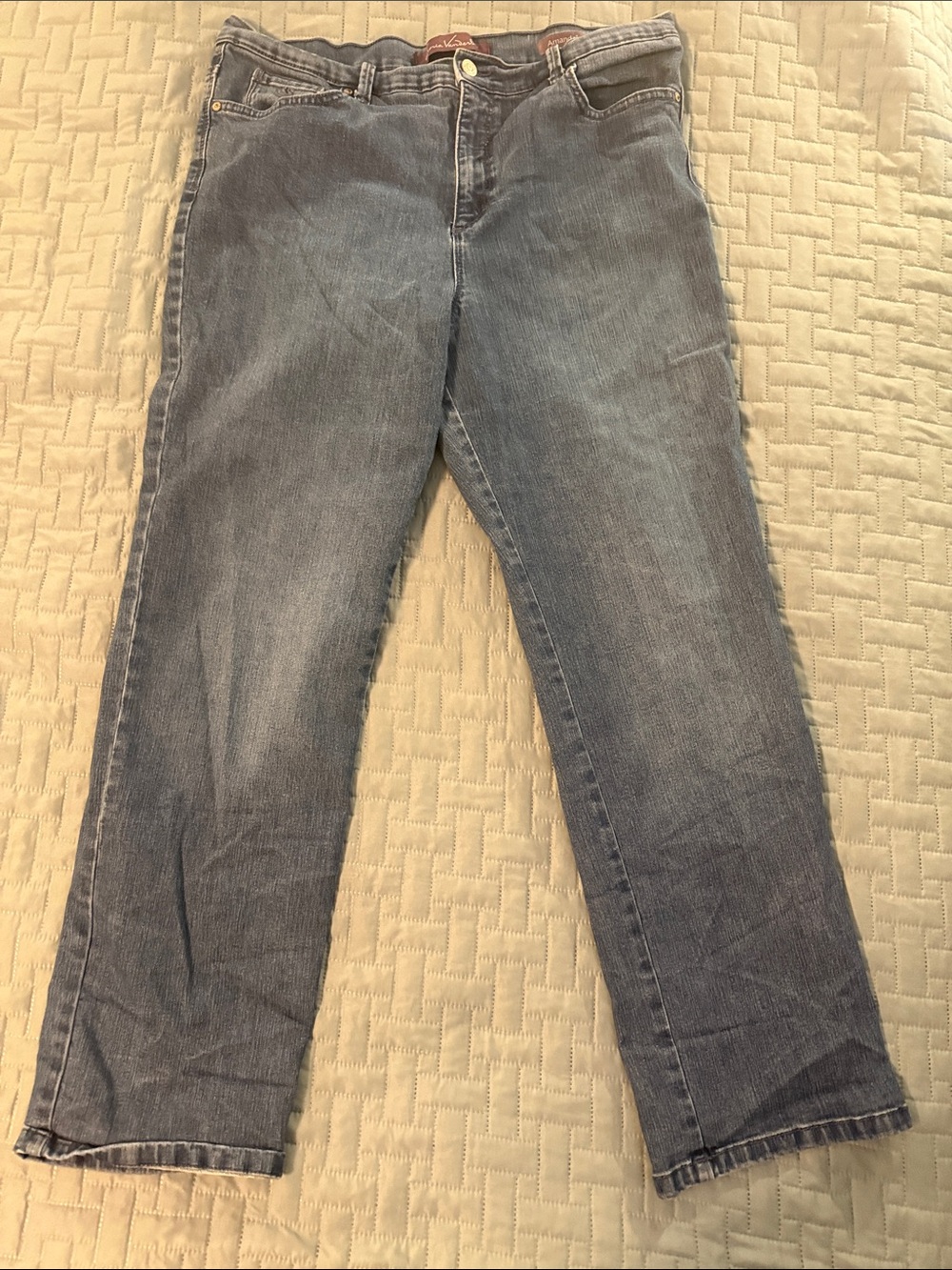 Gloria Vanderbilt Straight-Leg Jeans in Faded Blue